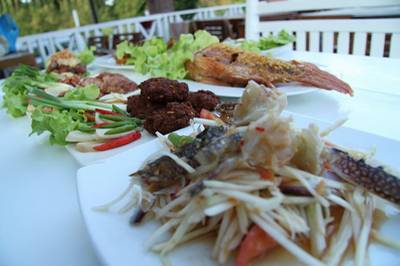 ร้านอาหาร ส้มตำไฮโซแซ่บ ร้านอาหาร ส้มตำไฮโซแซ่บ