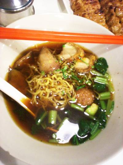 บะหมี่น้ำ ที่ ร้านอาหาร ร้านก๋วยเตี๋ยวหมู 1000 เส้น