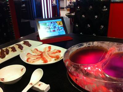 ชาบูหม้อชมพูและiPadเล่นเน็ทฟรีทุกโต๊ะ ที่ ร้านอาหาร Crystal Jacky Restaurant