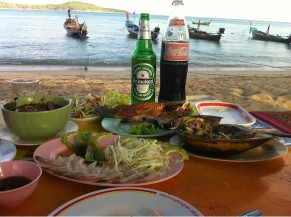 ร้านอาหาร น้องพิม ริมหาดราไวย์