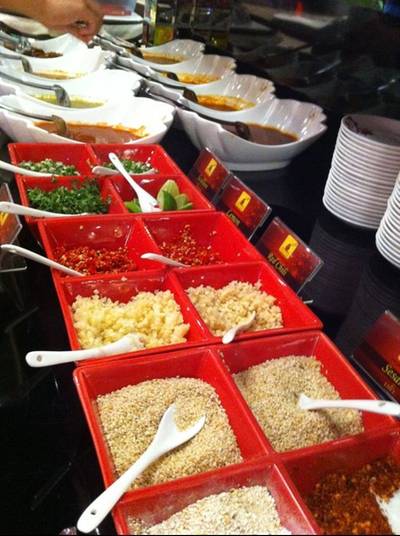 น้ำจิ้มตามสไตล์ ที่ ร้านอาหาร Crystal Jacky Restaurant