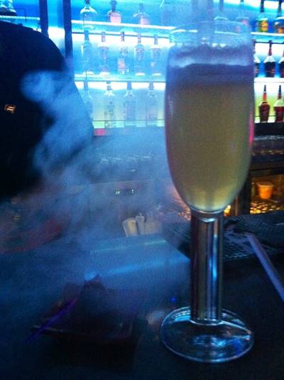w xyz bar @ Aloft Bangkok ที่ ร้านอาหาร w xyz bar Aloft Bangkok