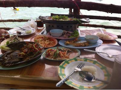 ร้านอาหาร น้องพิม ริมหาดราไวย์
