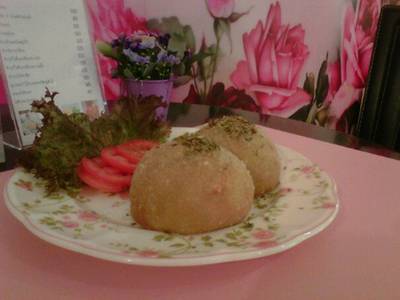 ลูกบอมบ์ ที่ ร้านอาหาร Ozio By Maprang