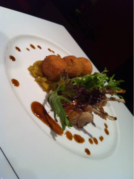 ร้านอาหาร Rib Room & Bar (RR & B)