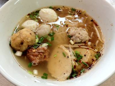 เส้นเล้กต้มยำ ที่ ร้านอาหาร เม้ง โภชนา (ปิ่นเกล้า)