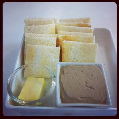 ขนมปังตับบด ที่ ร้านอาหาร Ozio By Maprang