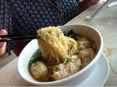 บะหมี่เกี๊ยวกุ้ง กับรสชาดสไตล์ฮ่องกง ที่ ร้านอาหาร Hongkong Kitchen Rain Hill
