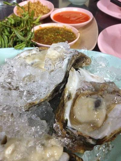 หอยนางรมตัวเคือง ที่ ร้านอาหาร ตั้งเล่าหยี