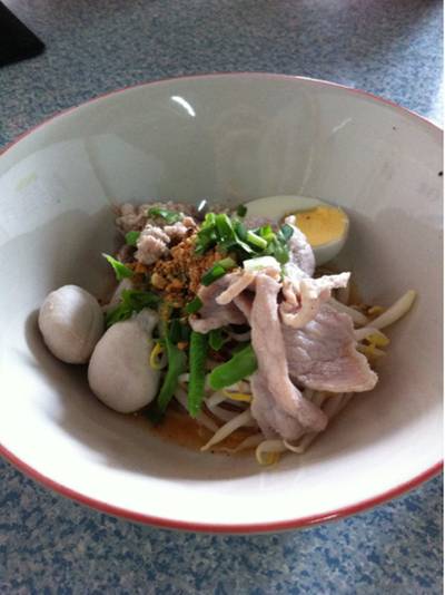 เล็กแห้งต้มยำสุโขทัย ที่ ร้านอาหาร สโรชา ก๋วยเตี๋ยวสุโขทัย