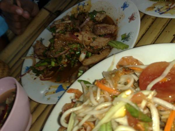 ส้มตำ...จี๊ดด~ ที่ ร้านอาหาร ร้านกบ