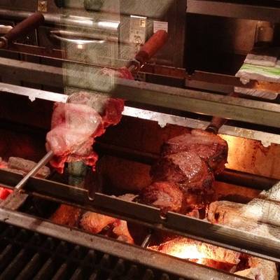 ย่างเนื้อ ที่ ร้านอาหาร Panorama Crowne Plaza Hotel
