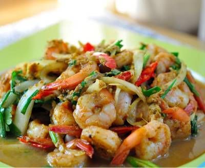 กุ้งผัดผงกะหรี่ ที่ ร้านอาหาร INfiNITy Bar& ResTauRanT Phrae