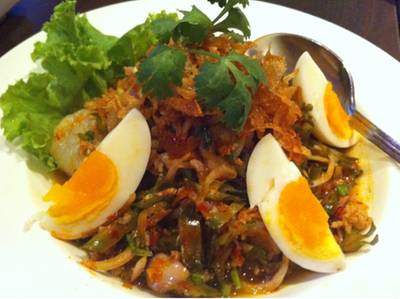 ยำถั่วพลู ที่ ร้านอาหาร R&B Karaoke นราธิวาสราชนครินทร์ ยำถั่วพลู ที่ ร้านอาหาร R&B Karaoke นราธิวาสราชนครินทร์