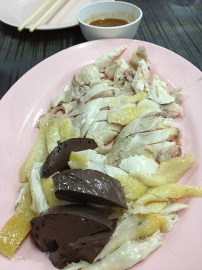 ไก่ตอน ที่ ร้านอาหาร ผ่านฟ้า