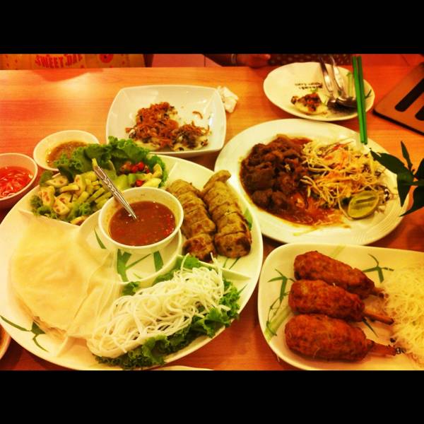 ร้านอาหาร หง่อนหลำ สะพานเหลือง