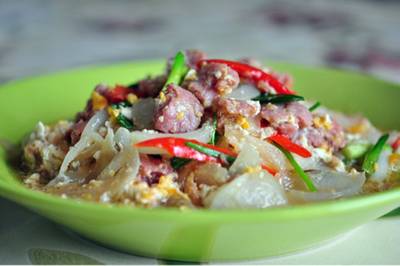 แหนมผัดไข่ ที่ ร้านอาหาร INfiNITy Bar& ResTauRanT Phrae