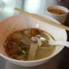เกาเหลาชามบะเร่อ แต่ของในชามน้อยนิดเดียว เข้าใจนะว่าของมันแพง - -" ที่ ร้านอาหาร เล็กต้มยำ เจริญนคร