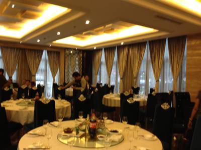 บรรยากาศในร้านดูดี เรียบหรู ที่ ร้านอาหาร Ronghui Tiantian Yu Gang บรรยากาศในร้านดูดี เรียบหรู ที่ ร้านอาหาร Ronghui Tiantian Yu Gang