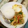 ข้าวผัดผงกะหรี่ไก่ ที่ ร้านอาหาร ครัวในบ้าน ซอยระนอง2