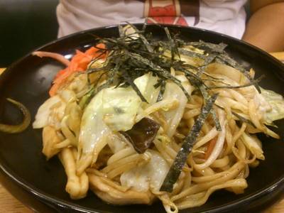 ยากิโชบะ ผักน้อยไปหน่อย ที่ ร้านอาหาร ฮะจิบัง ราเมง