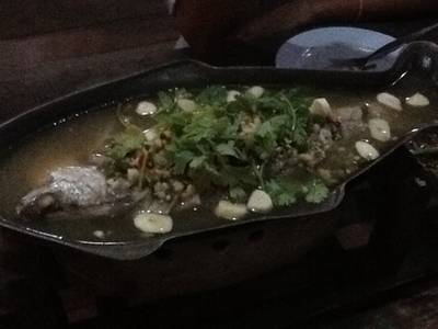 ปลากระพงนึ่งมะนาว ที่ ร้านอาหาร ครัวเตาถ่าน