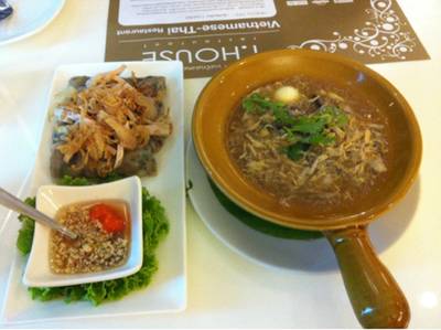 ร้านอาหาร T.House K-Village ร้านอาหาร T.House K-Village