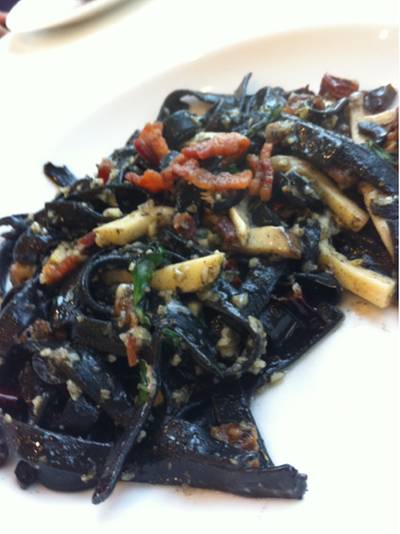 ร้านอาหาร The Village Garden Restaurant