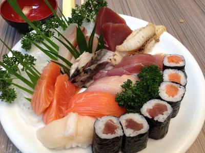 Last Order Set (1000.-) ที่ ร้านอาหาร Sakana Sushi & Sashimi