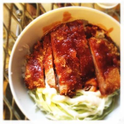 ข้าวหมูทงคัทซึ อร่อยโอเค ที่ ร้านอาหาร ท่าพระจันทร์