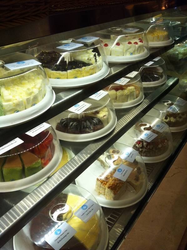 เค้กมากมาย เลือกเลย อร่อยทุกอย่าง 555  ที่ ร้านอาหาร Coffee Beans by Dao สยามพารากอน