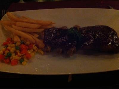 ร้านอาหาร Neil's Tavern Restaurant (Steak House) ร่วมฤดี