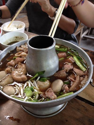 ร้านอาหาร ก๋วยเตี๋ยวชายคลอง (ฮงไม้)