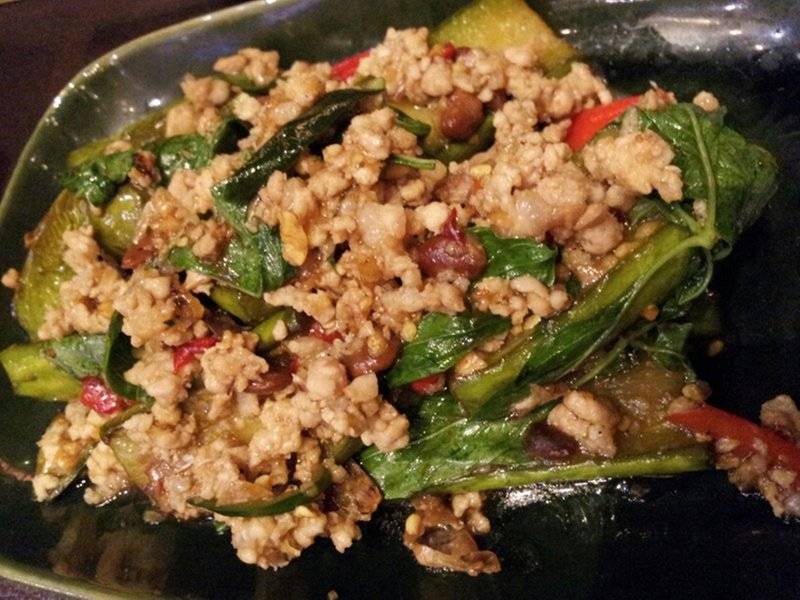กระเพรามะเขือยาว ที่ ร้านอาหาร Nara Thai Cuisine Central World