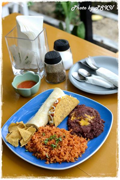 Burrito y Taco 210 บาท ที่ ร้านอาหาร Que Chido Mexican Food