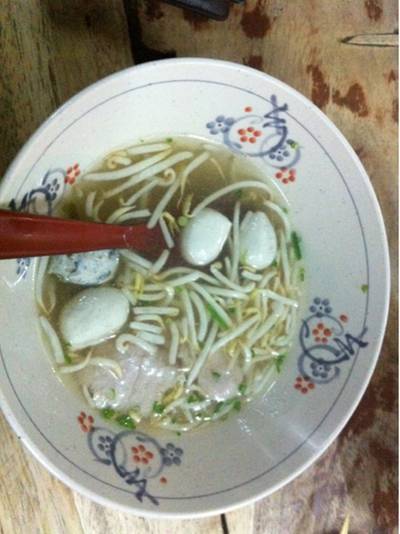 ร้านอาหาร ใสสะอาด ก๋วยเตี๋ยวลูกชิ้นน้ำใส
