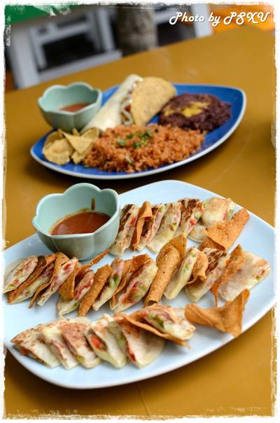 Sincronizadas de Jamon y Queso 200 บาท ที่ ร้านอาหาร Que Chido Mexican Food