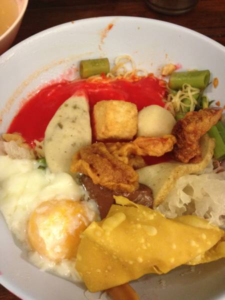 แซ่บ นัว  ที่ ร้านอาหาร เหล่ากุ้ย บะหมี่อัศวิน
