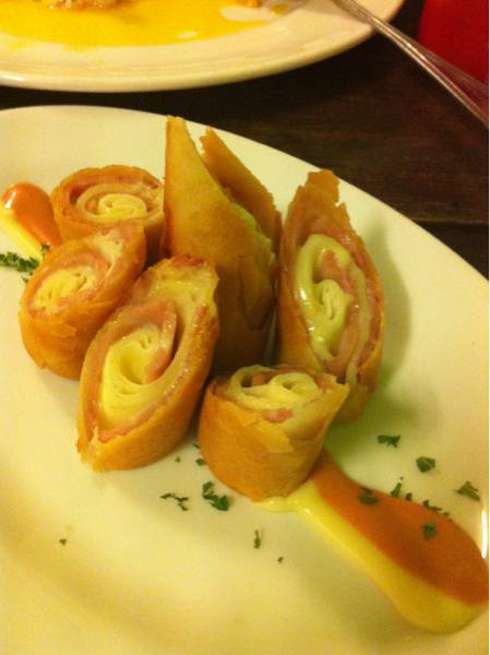 ปอเปี๊ยะแฮมชีส ที่ ร้านอาหาร De Bliss