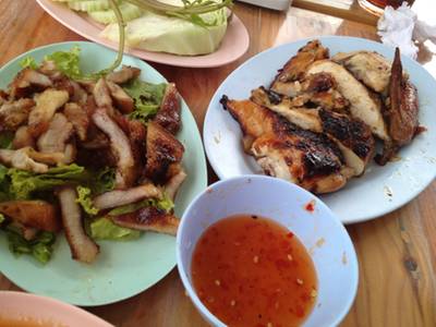 ร้านอาหาร น้องพิม ริมหาดราไวย์