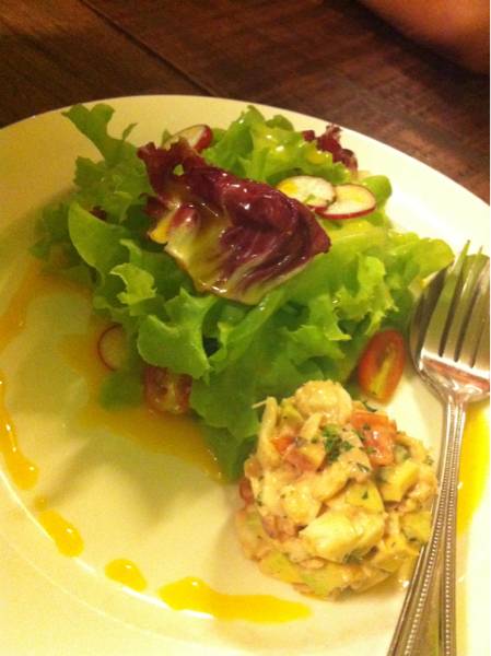 สลัดปูซอสผลไม้ (เสาวรส) ที่ ร้านอาหาร De Bliss