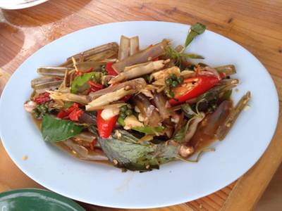 ร้านอาหาร น้องพิม ริมหาดราไวย์