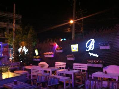 new wall ที่ ร้านอาหาร Nursery Gigs