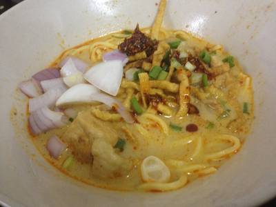 ข้าวซอยไก่ ที่ ร้านอาหาร น้ำเงี้ยวป้าสุข ร้านก๋วยเตี๋ยวสิบสองปันนา