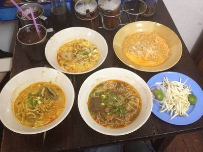 จัดชุดแรก ประเดิม 4 อย่าง :) ที่ ร้านอาหาร น้ำเงี้ยวป้าสุข ร้านก๋วยเตี๋ยวสิบสองปันนา