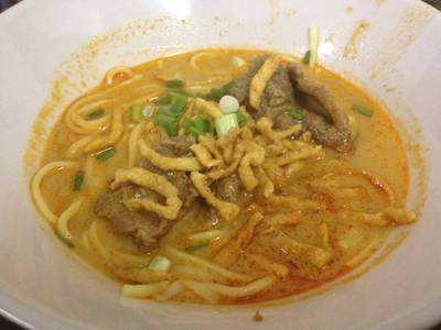 ข้าวซอยเนื้อ ที่ ร้านอาหาร น้ำเงี้ยวป้าสุข ร้านก๋วยเตี๋ยวสิบสองปันนา