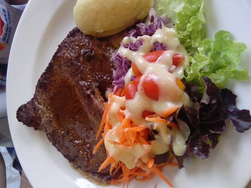 ร้านอาหาร บ้านสวนสลัด Home Steak & Salad