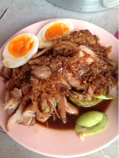 หมูอบ ที่ ร้านอาหาร ร้านข้าวขาหมูป้าเผือก