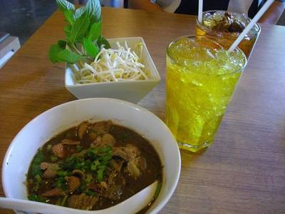 บะหมี่หมูตุ๋นใส่ตับ ที่ ร้านอาหาร เล่นเส้น K-Village