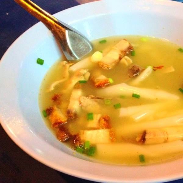 ชามโตเผ็ดร้อนนน อิ่มแล้วเหงื่อท่วมเลยยคข ที่ ร้านอาหาร ก๋วยจั๊บ อ้วนโภชนา